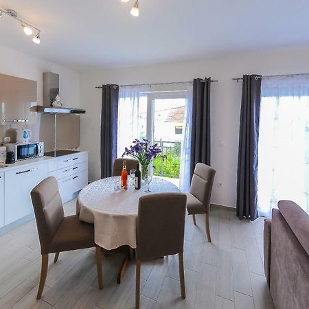 Apartment Petar Каштела Екстер'єр фото