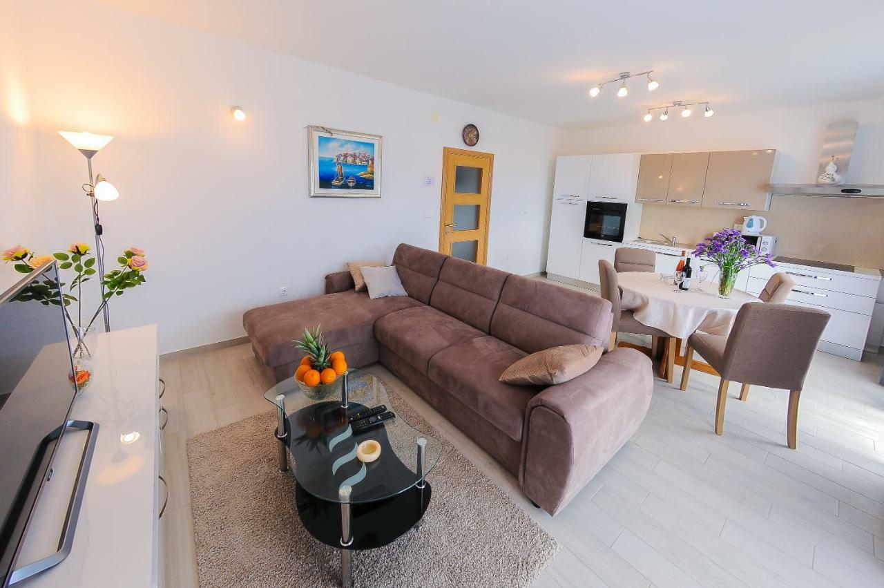 Apartment Petar Каштела Екстер'єр фото