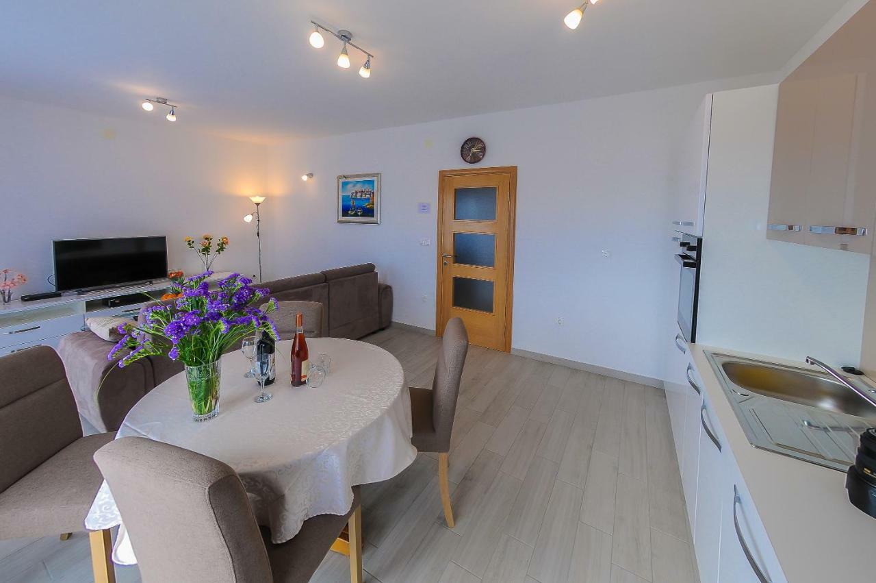 Apartment Petar Каштела Екстер'єр фото