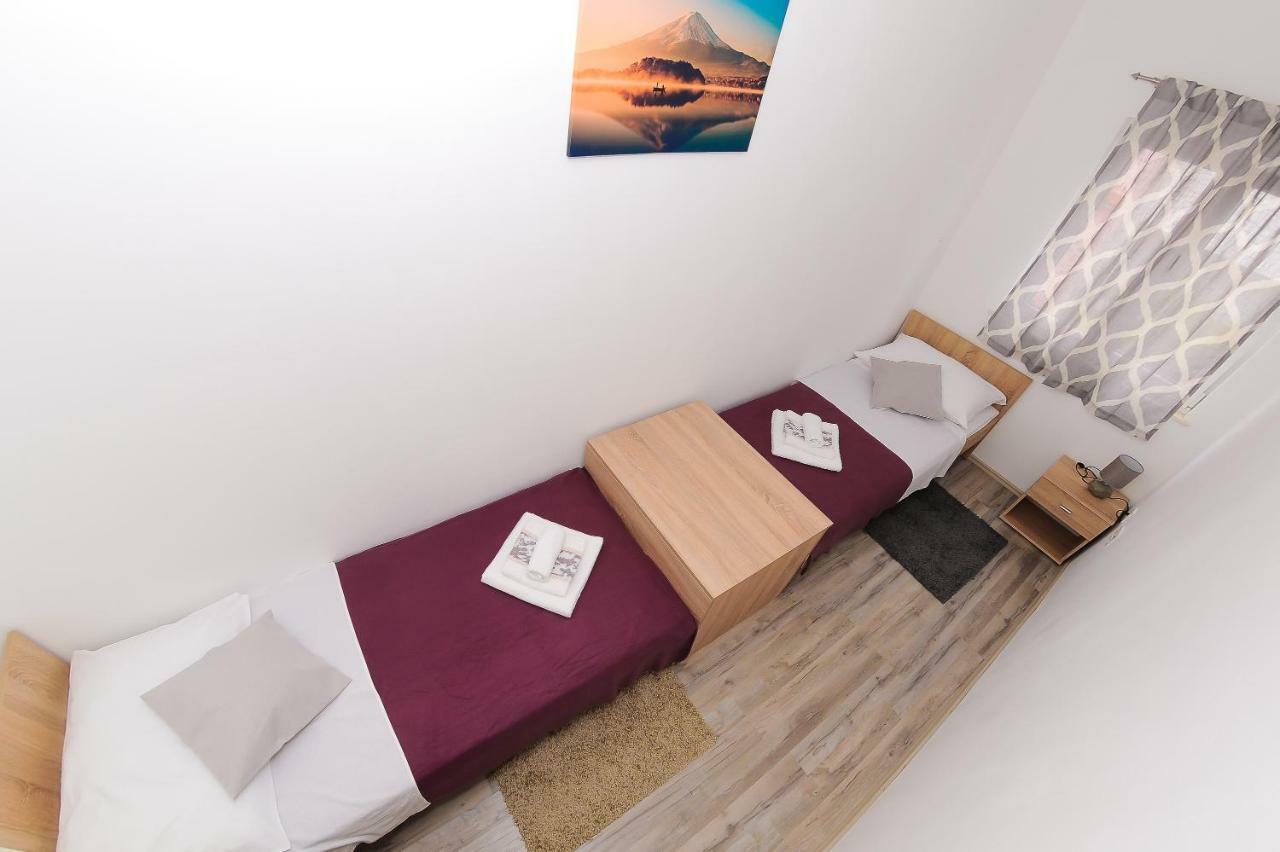 Apartment Petar Каштела Екстер'єр фото