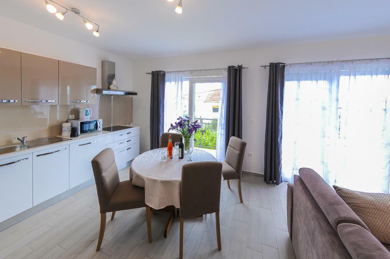 Apartment Petar Каштела Екстер'єр фото