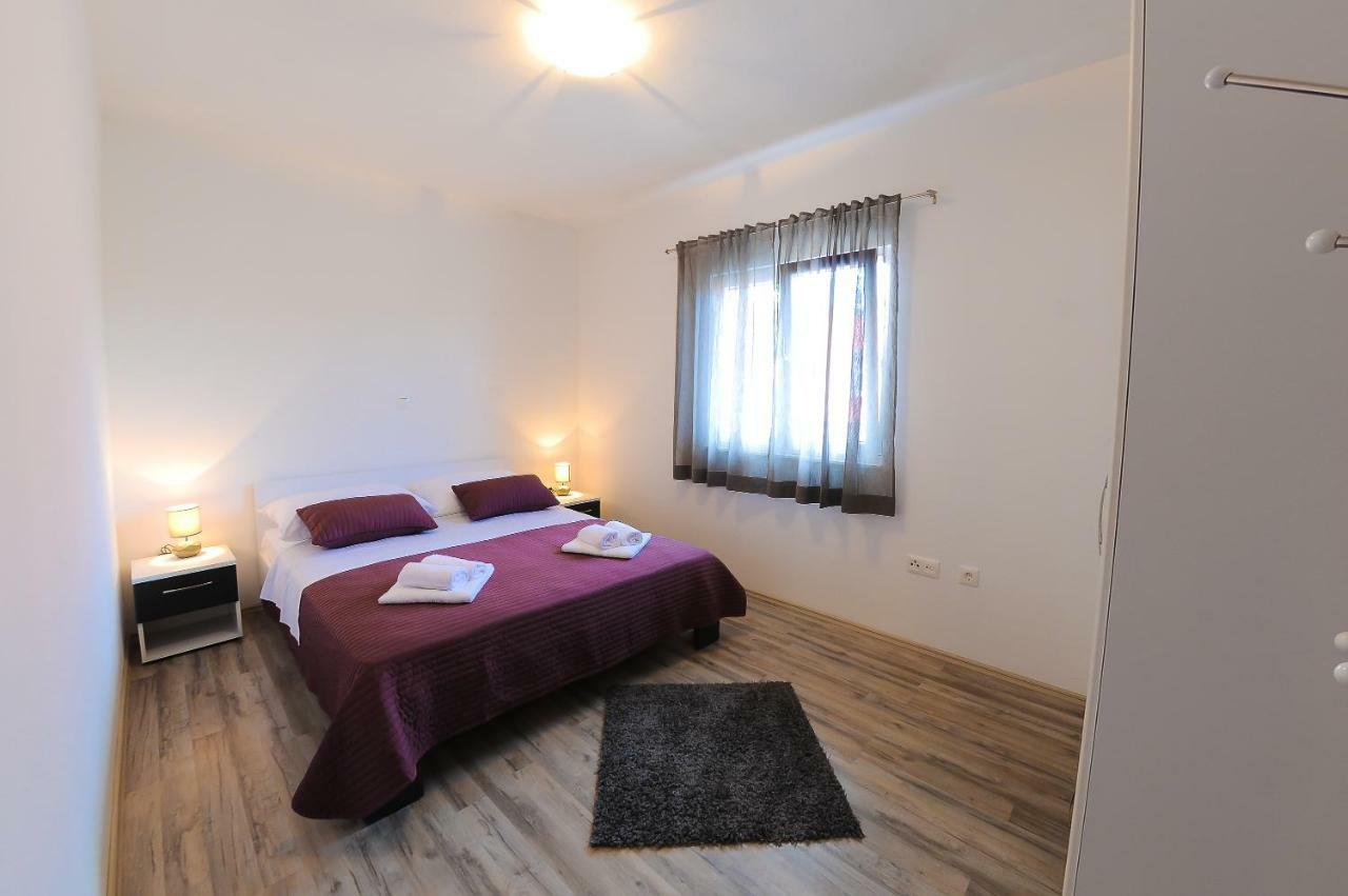 Apartment Petar Каштела Екстер'єр фото