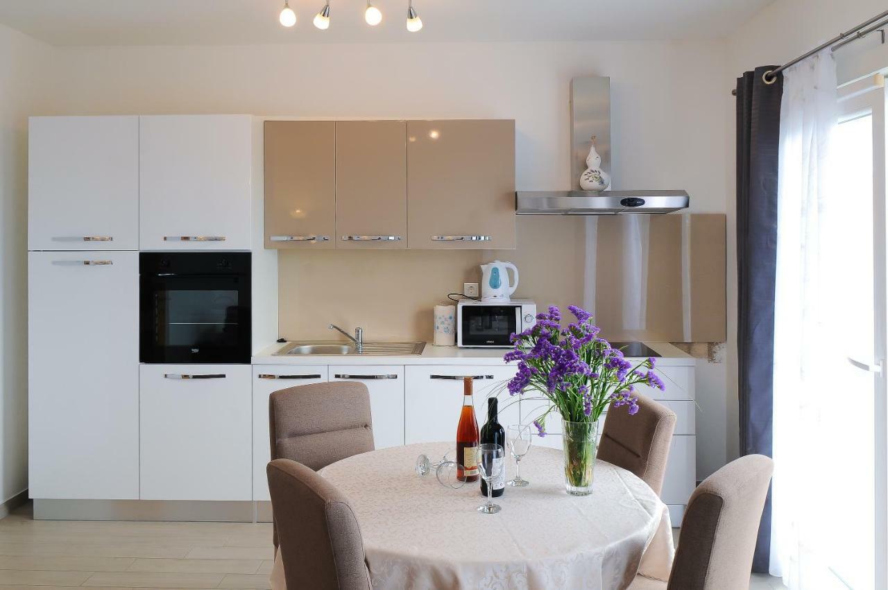 Apartment Petar Каштела Екстер'єр фото