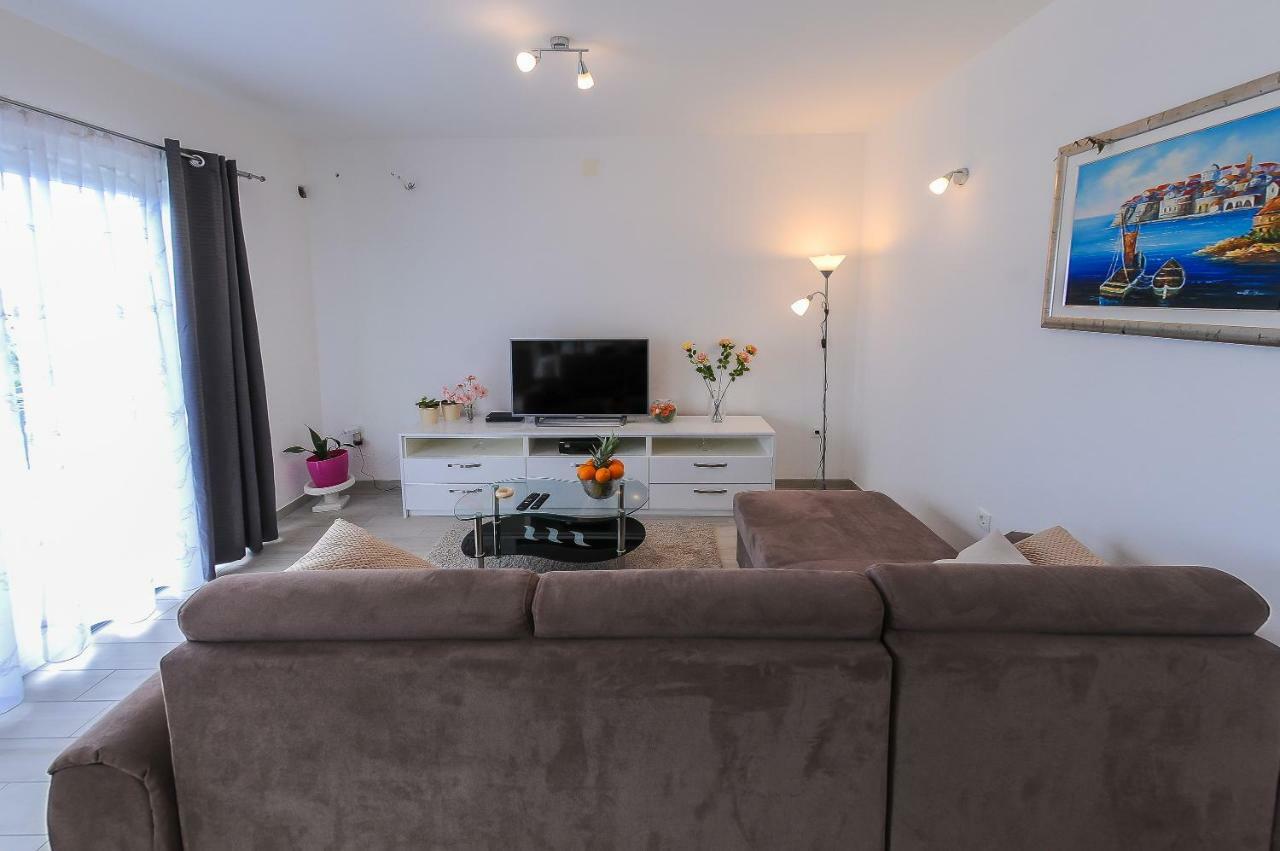 Apartment Petar Каштела Екстер'єр фото