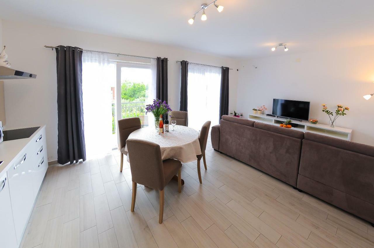 Apartment Petar Каштела Екстер'єр фото