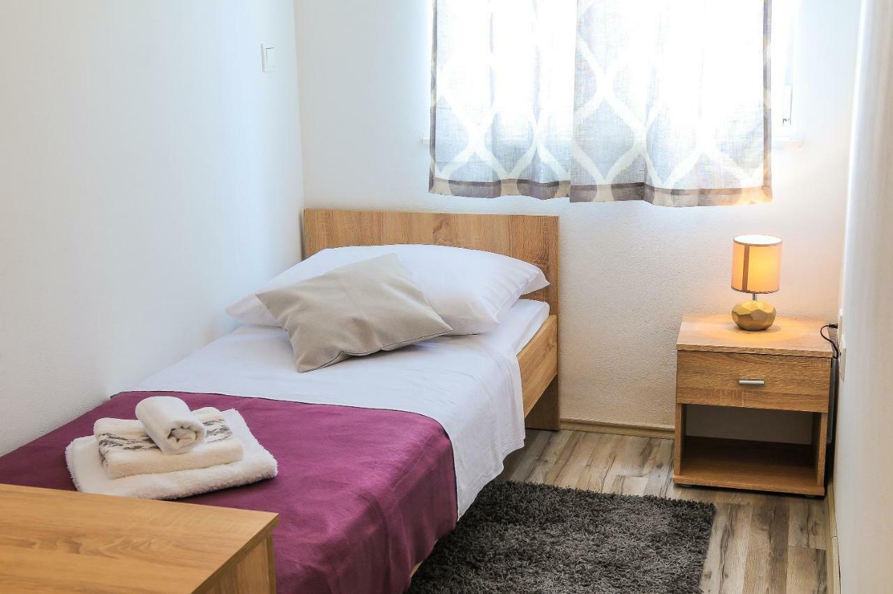 Apartment Petar Каштела Екстер'єр фото