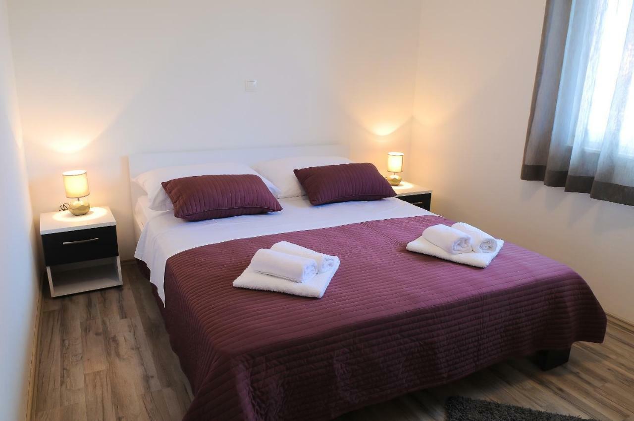 Apartment Petar Каштела Екстер'єр фото