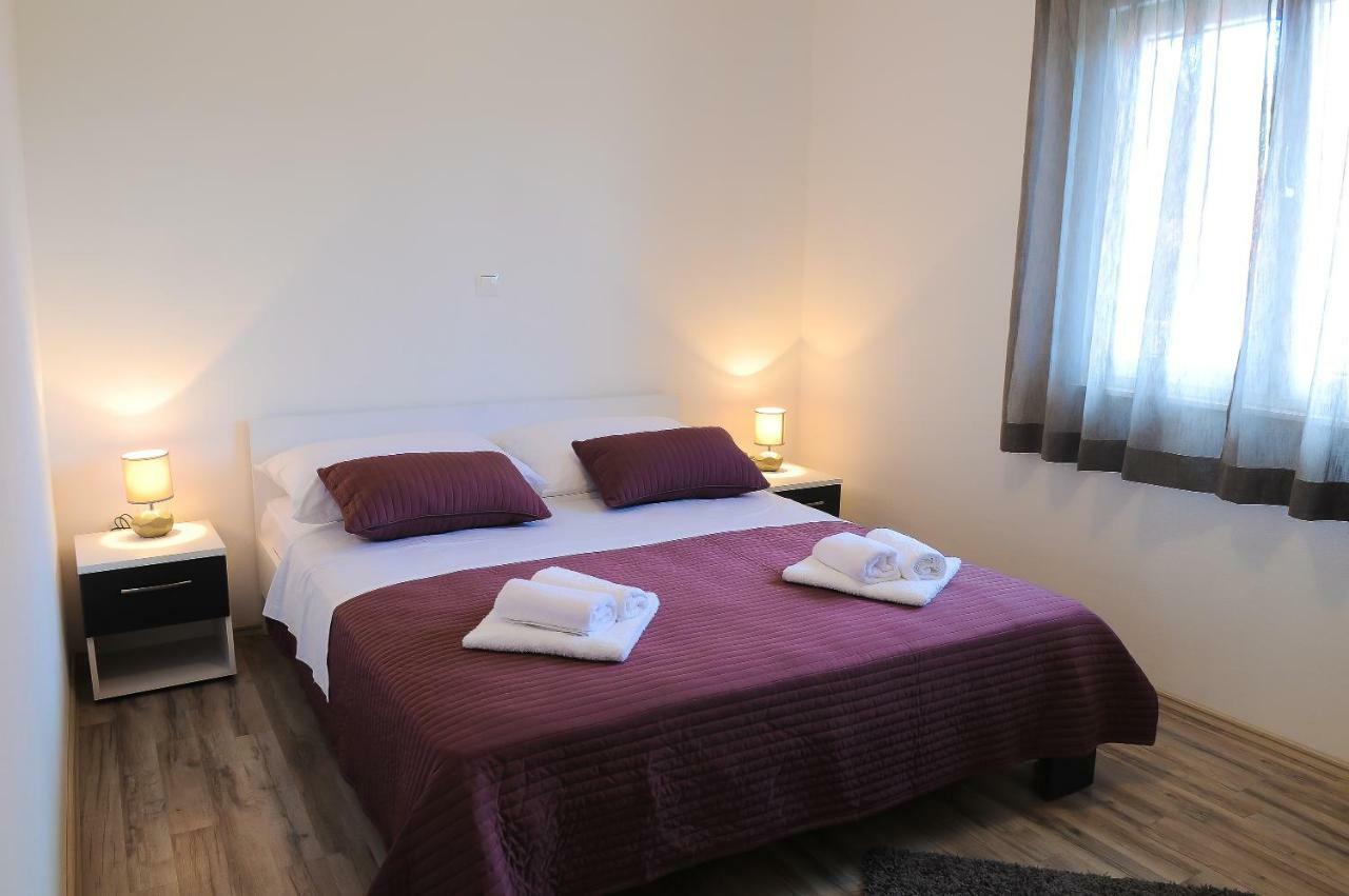 Apartment Petar Каштела Екстер'єр фото